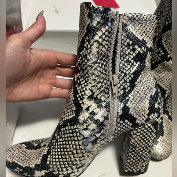 Aldo lightly worn snakeskin prints, ankle boots - Picture 2 of 3